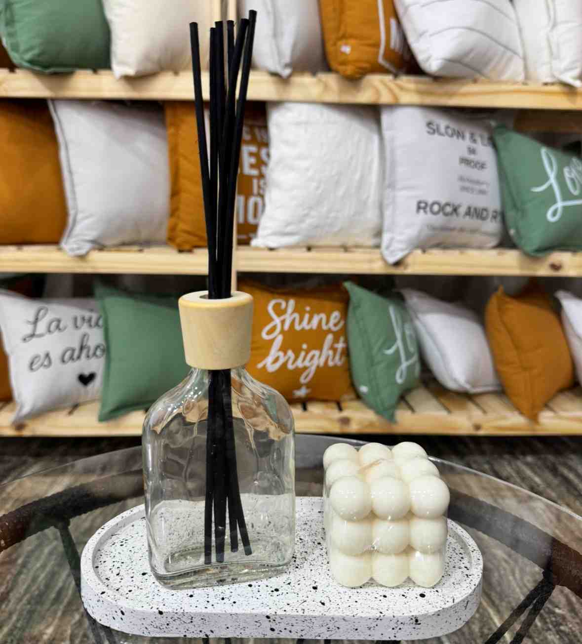 CONTENEDOR DIFUSOR PETACA CON TAPA DE MADERA 200CC con varitas