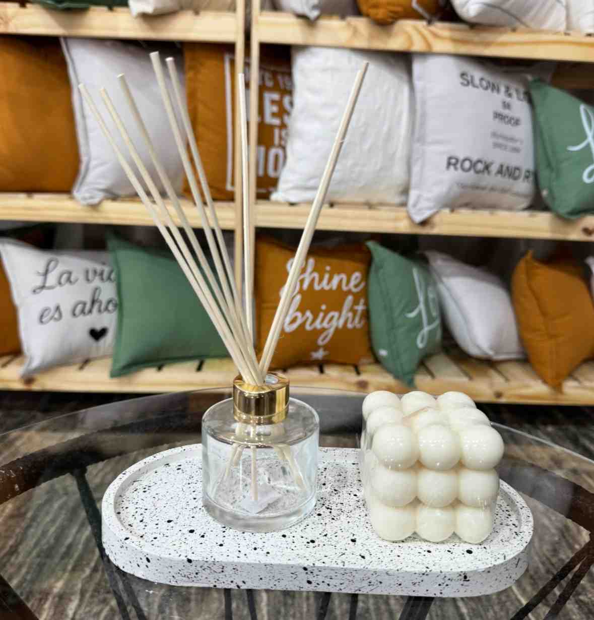 CONTENEDOR DIFUSOR REDONDO TAPA DORADA 100CC con varitas