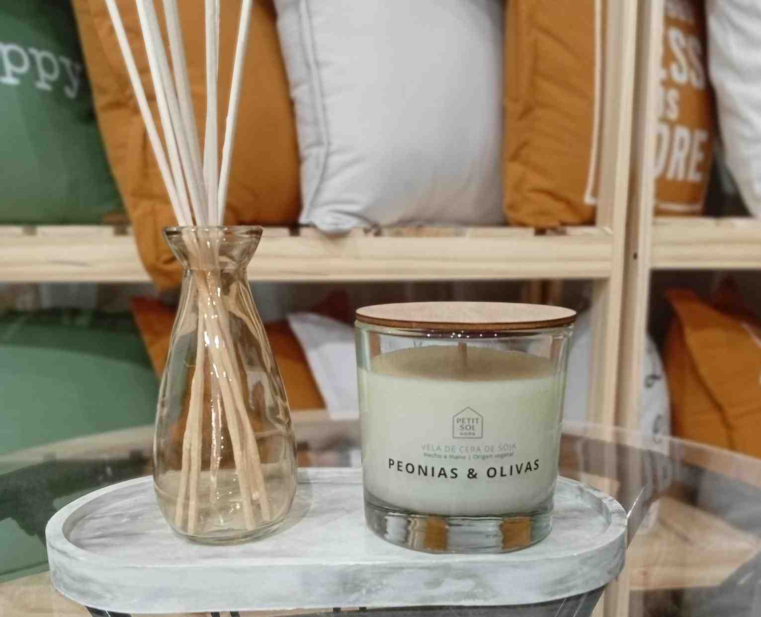 VELA CAPRI PEONIAS Y OLIVAS